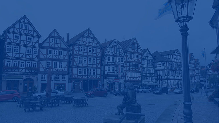 Mit blau abgesoftetes Bild der Altstadt